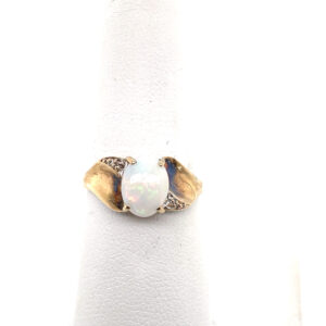 Opal Ring in 10KYG