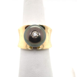 Black Pearl & Diamond Ring in Yellow Gold