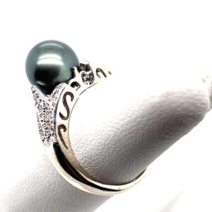 Black Tahitian Pearl Ring with Diamonds in 14KWG