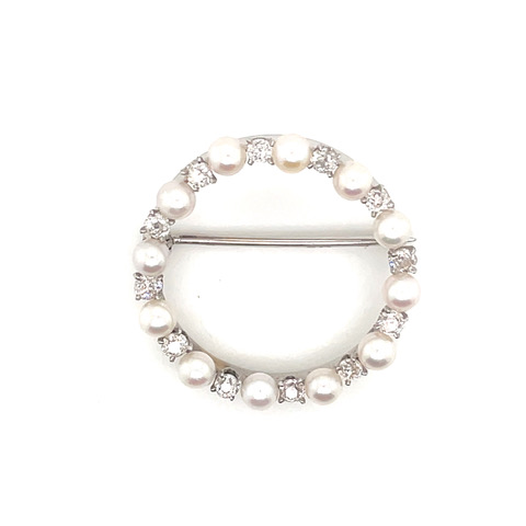 Circle Brooch with Pearls and Diamonds in 14KWG