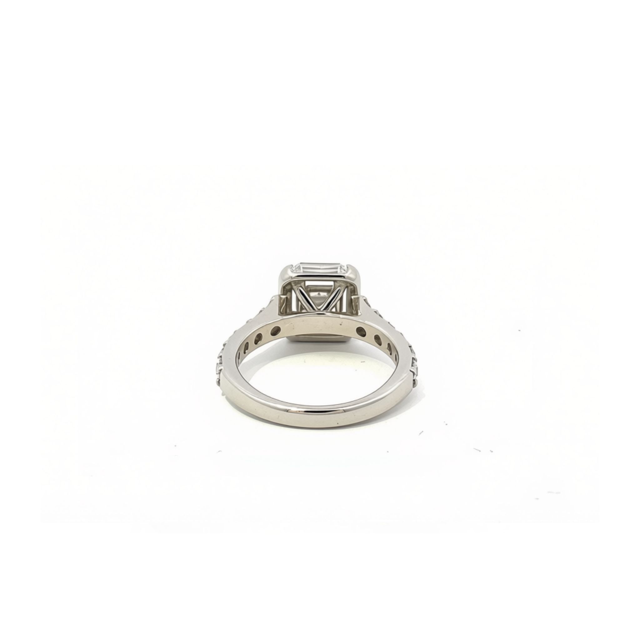 Diamond ring, 18kt white gold. - Image 2
